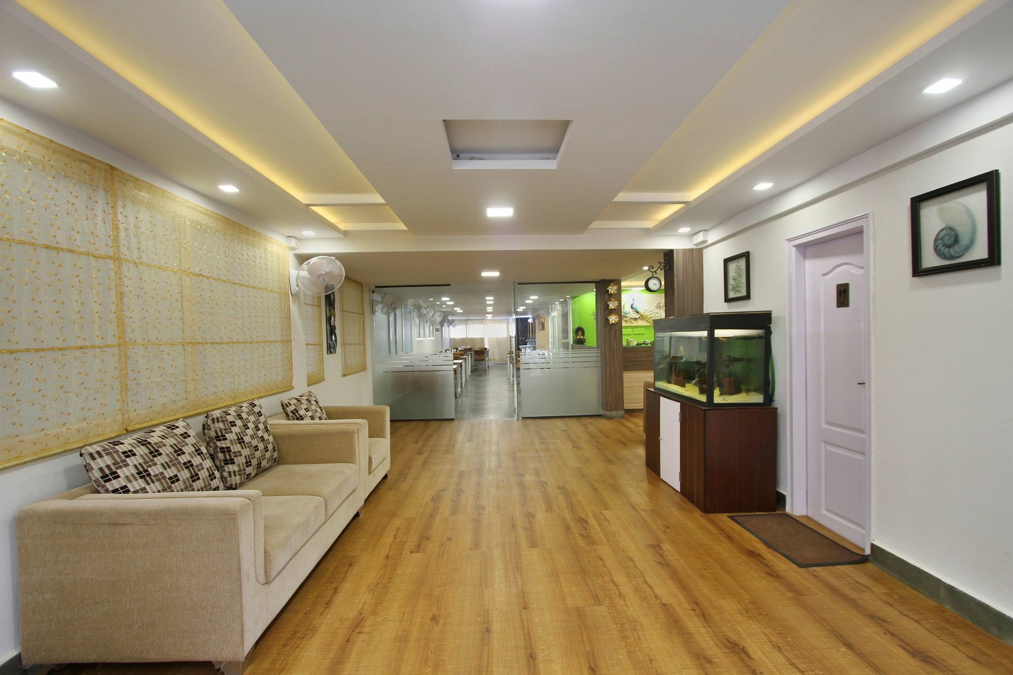 Capital O 5379 The Roy Grand Inns 벵갈루루 외부 사진