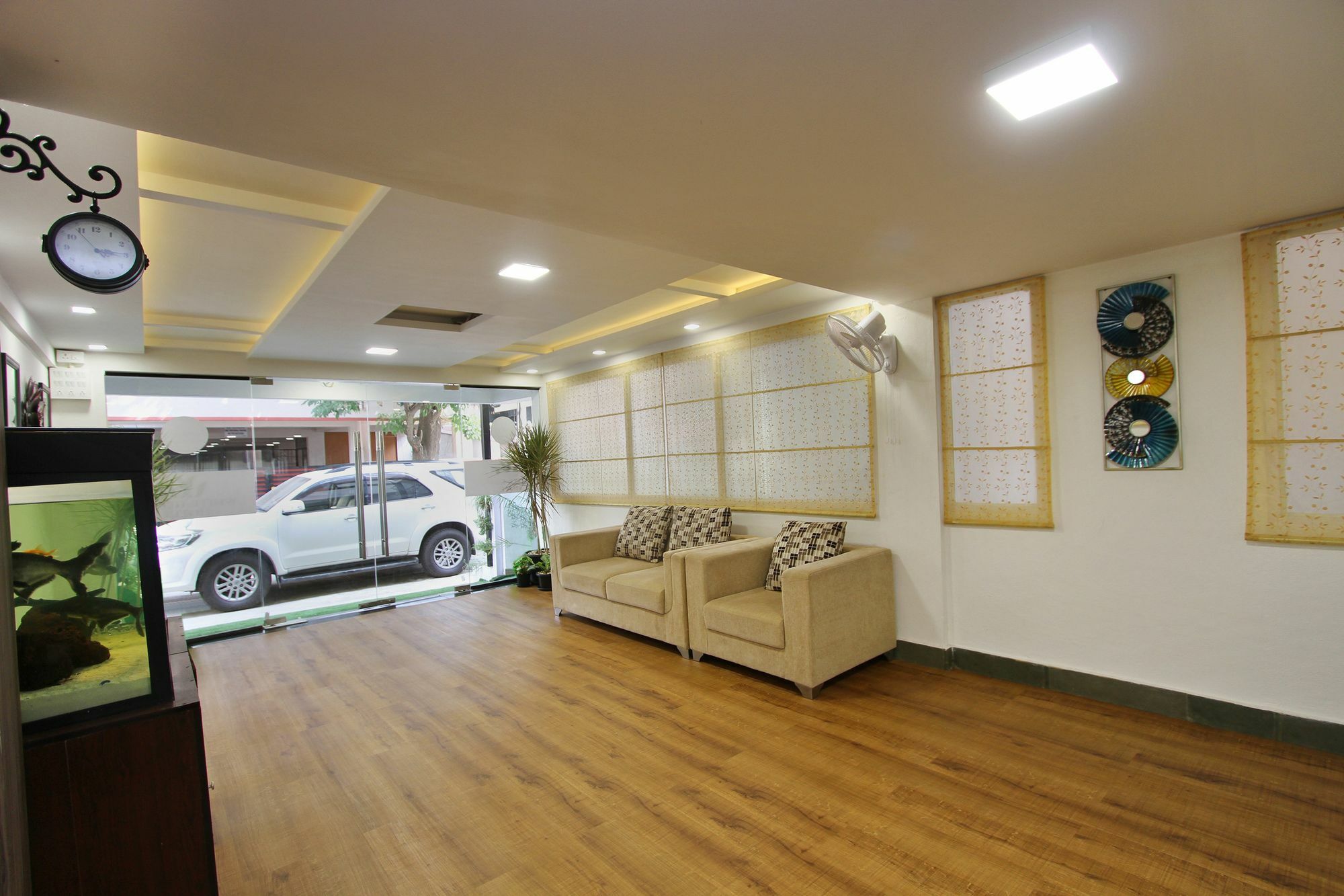 Capital O 5379 The Roy Grand Inns 벵갈루루 외부 사진