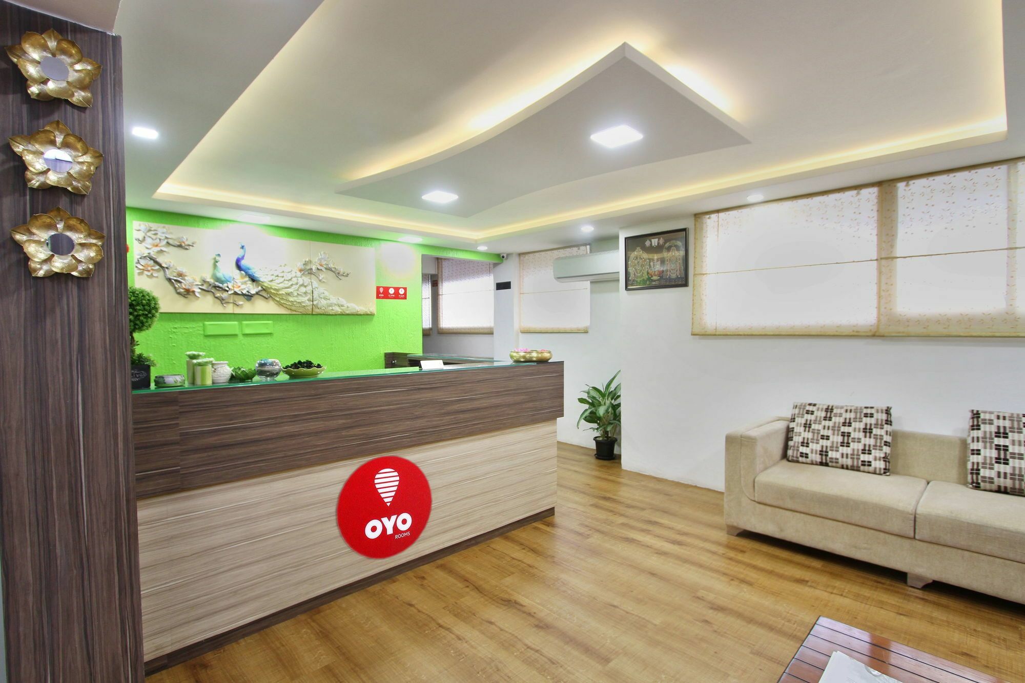 Capital O 5379 The Roy Grand Inns 벵갈루루 외부 사진
